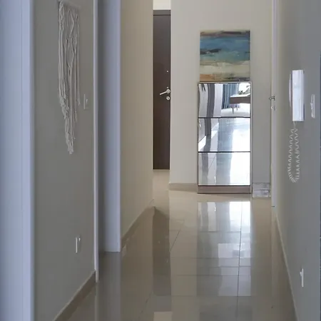 Newly Renovated & Fully Equipped 2bd In Prime Location 公寓