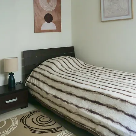 Newly Renovated & Fully Equipped 2bd In Prime Location Apartmán *
